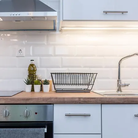 Wide Comfy Studio Apartment Centrally Located In Thissio-2